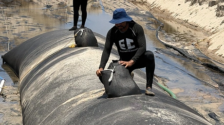 Instalación de rompeolas semi sumergido